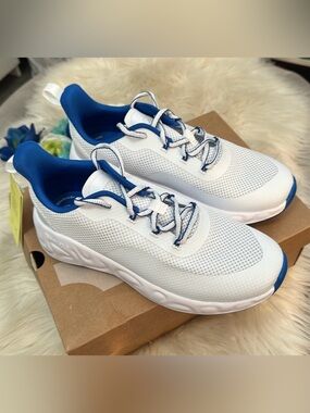 White and Blue Athletic Sneakers Girl’s Sz 5 or Women Sz 8 NEW!